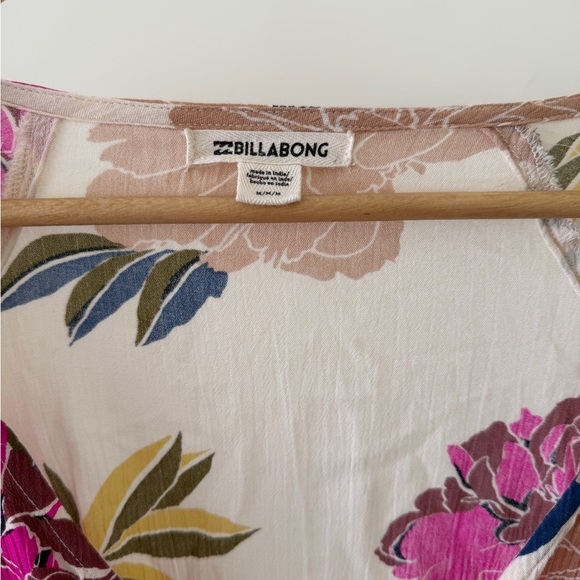 Billabong Floral Wrap Top Size M - Picture 5 of 5